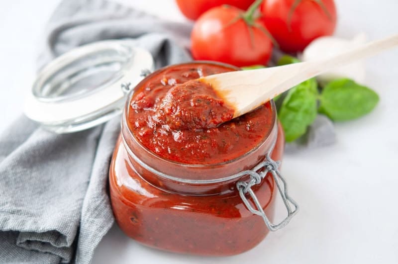 تصویر 2 از رب گوجه فرنگی گلنوش تهیه شده از گوجه‌های تازه و خوش طعم